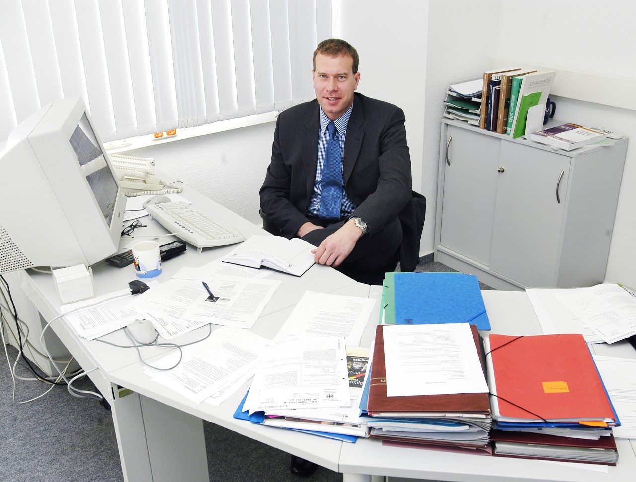 Andreas Tünnermann in his office at IAP. 