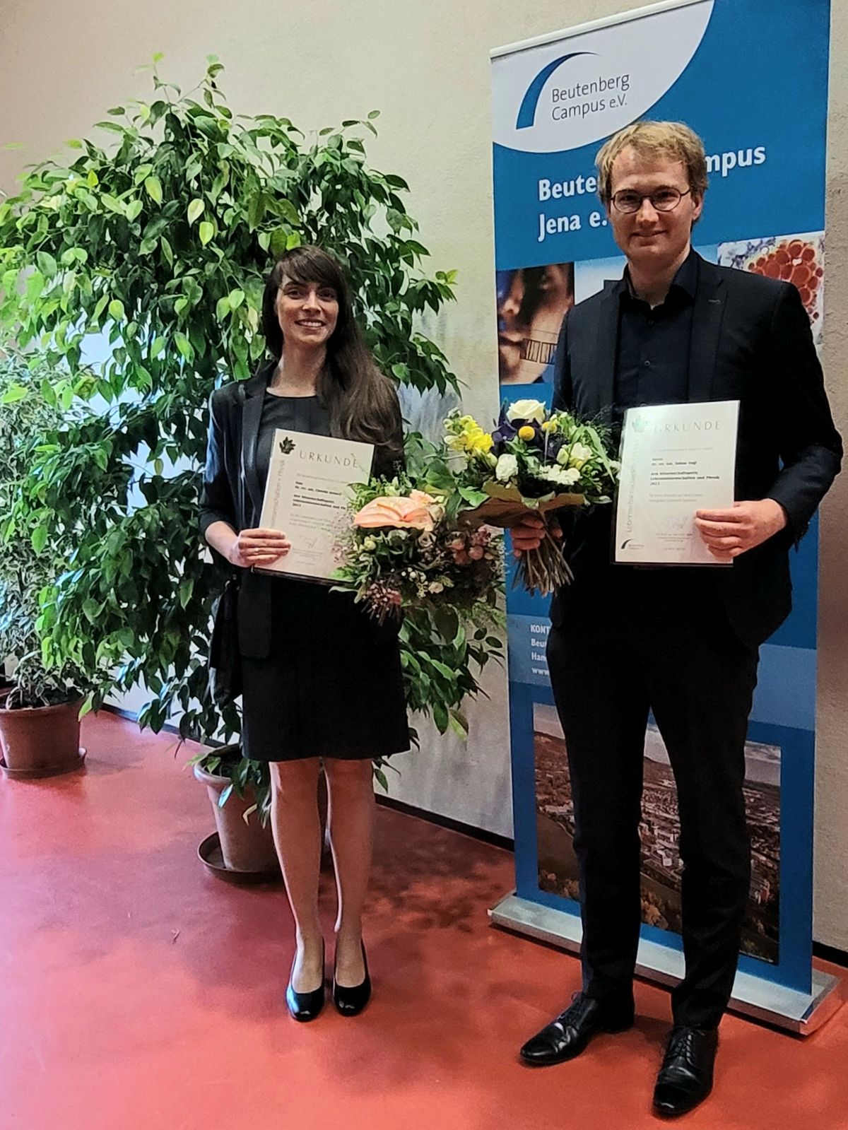 This year, Dr. Christin Reimer and Dr. Tobias Vogl were awarded the Science Prizes Life Sciences and Physics.