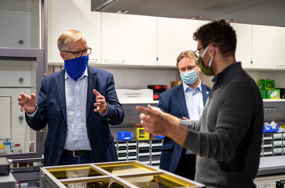 Chairman Of The Parliamentary Group DIE LINKE Visits Quantum ...