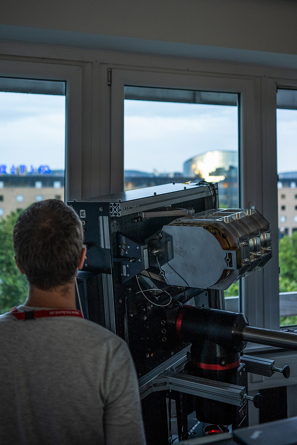BMFTR and BSI are separated by 300 meters direct distance. The quantum keys were transmitted via two free-beam and one fiber-optic link.  At both ends of the free-beam links is a telescope for exchanging quantum keys.